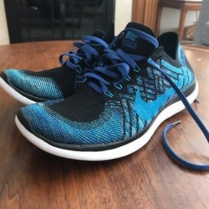 Nike FREE 4.0 FLYKNIT tennis shoes
